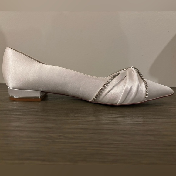 NWT White Satin Bridal Flats - Picture 2 of 5